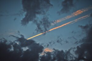 Яркий зелёный метеорит осветил небо над Москвой