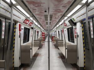 Пенсионерка столкнула школьницу на рельсы в метро после конфликта