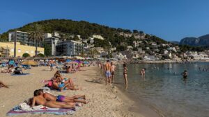 Госдума рассмотрит законопроект об исключении выходных из отпуска