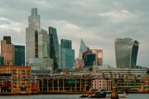 Банки блокируют счета россиян за переводы самим себе