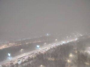 Снежный коллапс в Мурманской области парализовал движение