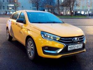 Lada Aura выходит на линии такси в российских городах