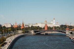 Срок уплаты налогов в России истекает через две недели