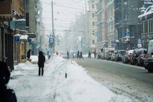 Синоптики предупредили о мощном снегопаде и урагане в Москве