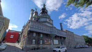 Рособрнадзор запретил пугать детей работой дворника